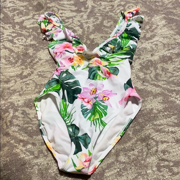 One pcs Ruffle Swimsuit - Picture 3 of 7